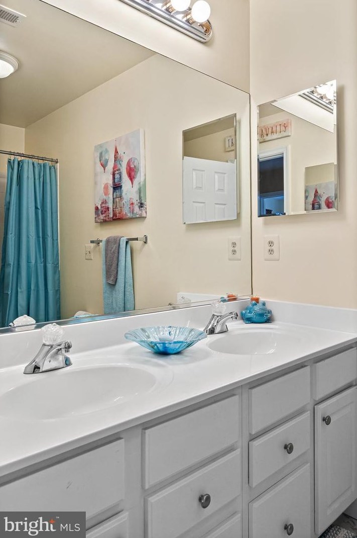 7408 Howell Run Ct, Manassas VA  20112-7823 exterior