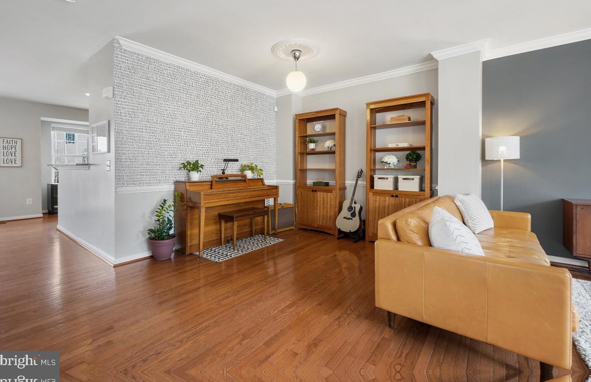 4302 Stone Mountain Ct, Dumfries VA  22025-2033 exterior