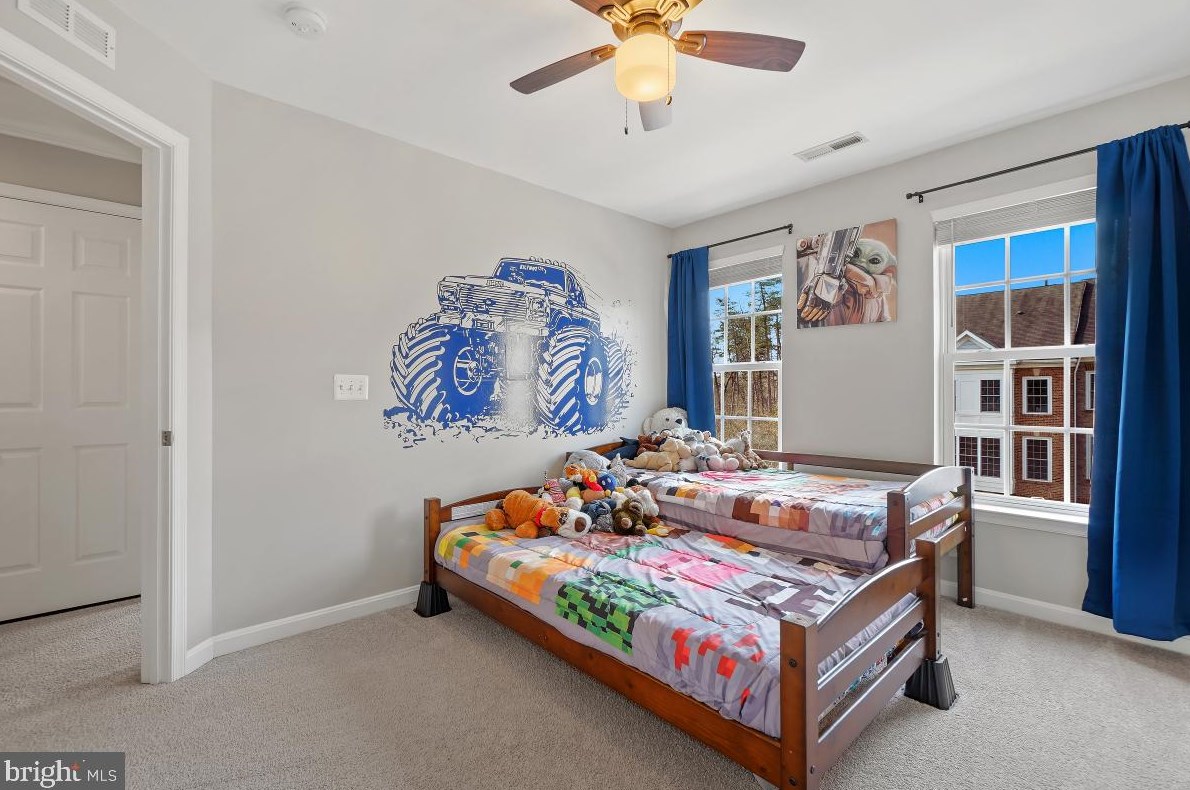 4302 Stone Mountain Ct, Dumfries VA  22025-2033 exterior