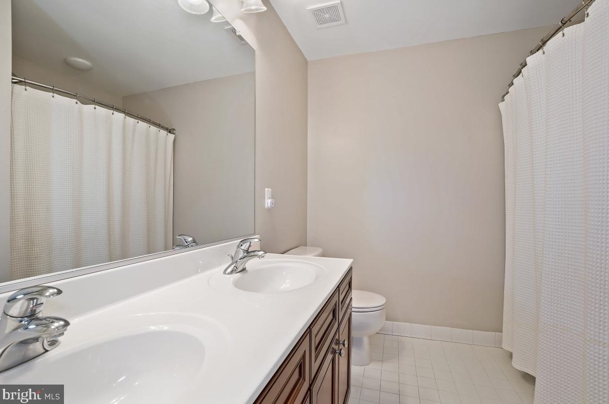 4302 Stone Mountain Ct, Dumfries VA  22025-2033 exterior