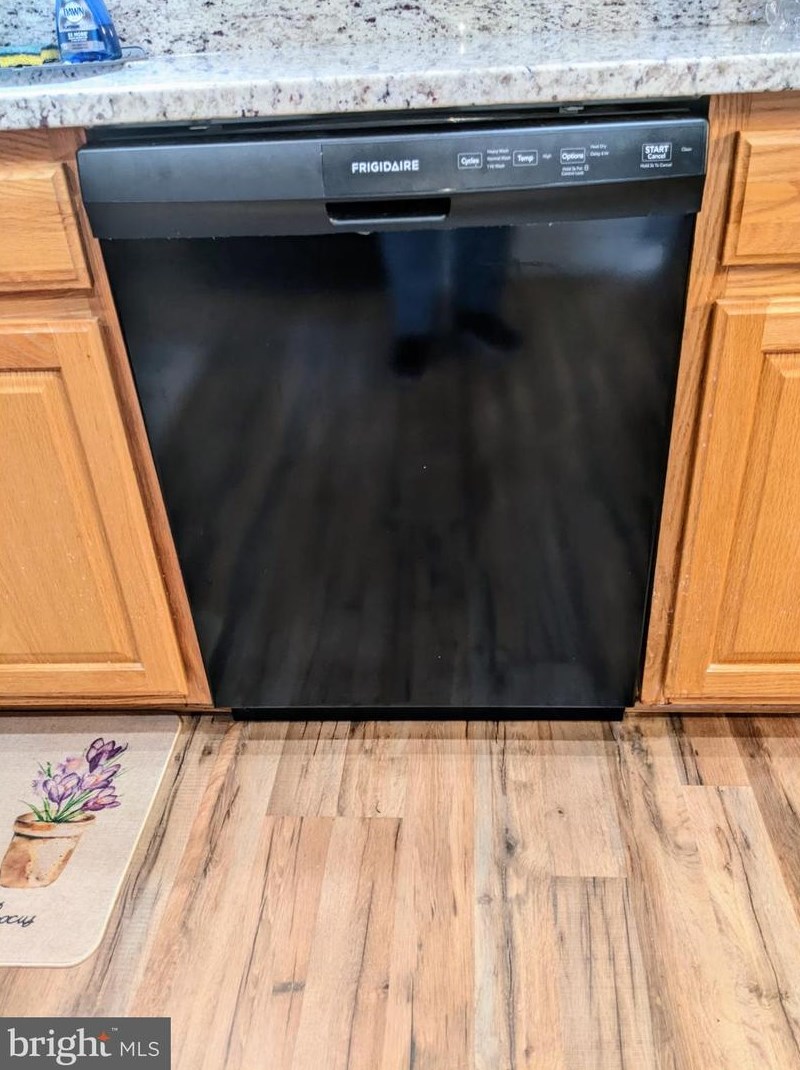 8806 Howland Pl, Bristow VA  20136-5708 exterior