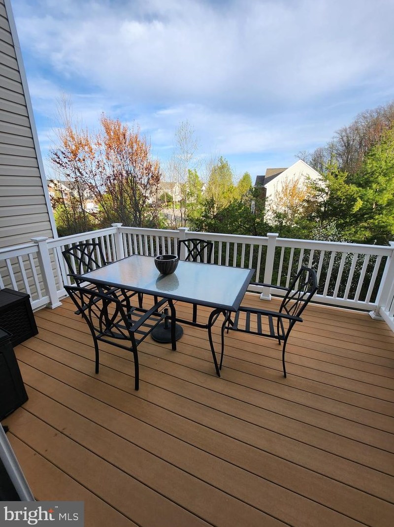 17027 Gibson Mill Rd, Dumfries VA  22026-2286 exterior