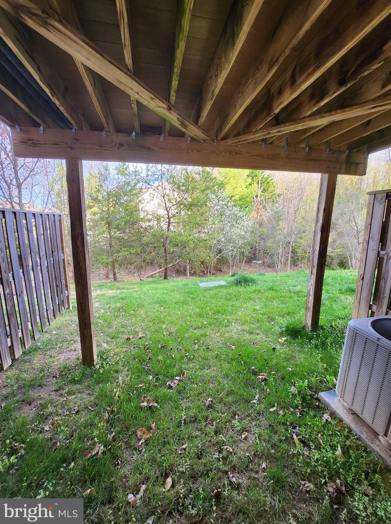 17027 Gibson Mill Rd, Dumfries VA  22026-2286 exterior