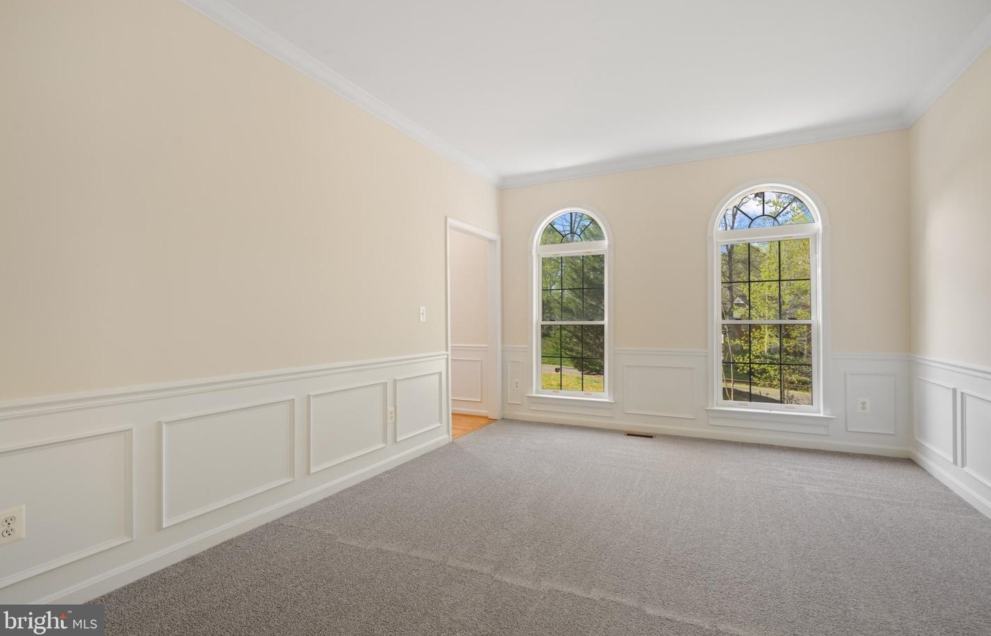 8016 Knightshayes Dr, Manassas VA  20111-2964 exterior