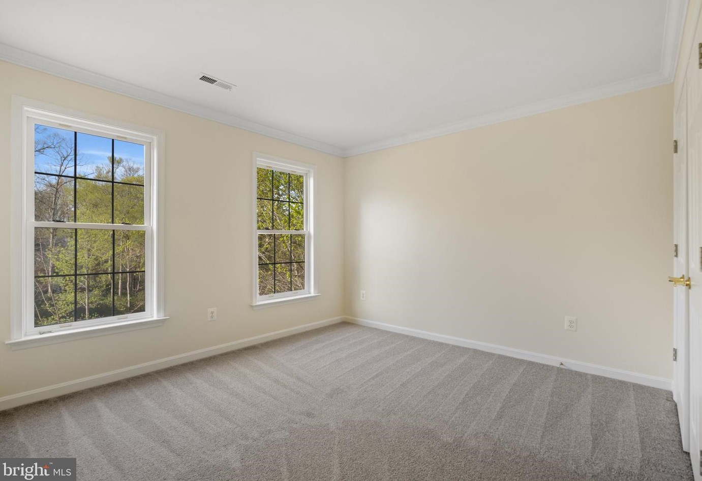 8016 Knightshayes Dr, Manassas VA  20111-2964 exterior