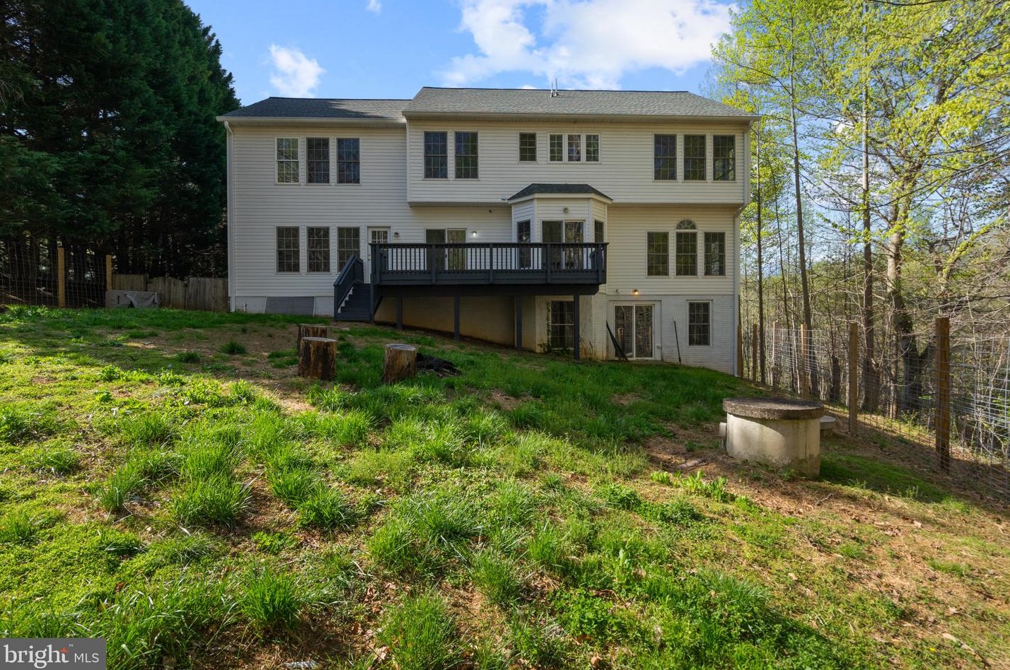 8016 Knightshayes Dr, Manassas VA  20111-2964 exterior
