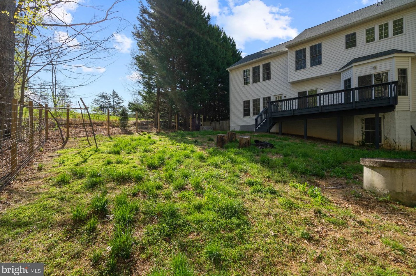 8016 Knightshayes Dr, Manassas VA  20111-2964 exterior
