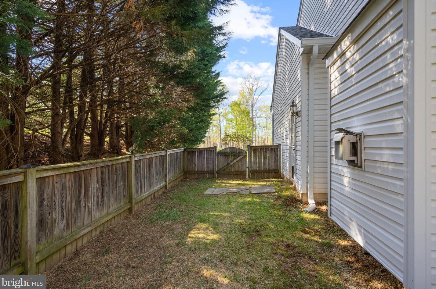 8016 Knightshayes Dr, Manassas VA  20111-2964 exterior