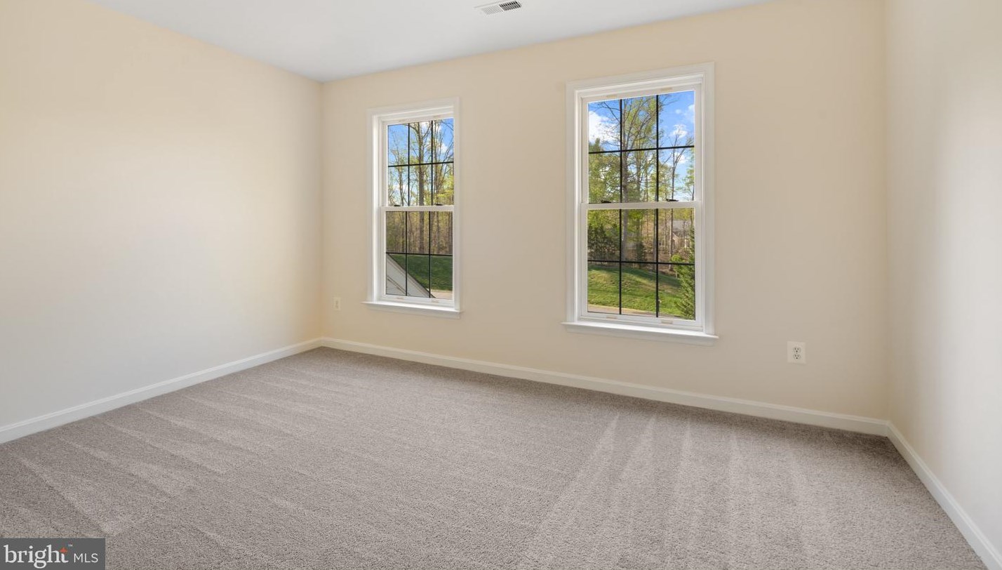 8016 Knightshayes Dr, Manassas VA  20111-2964 exterior