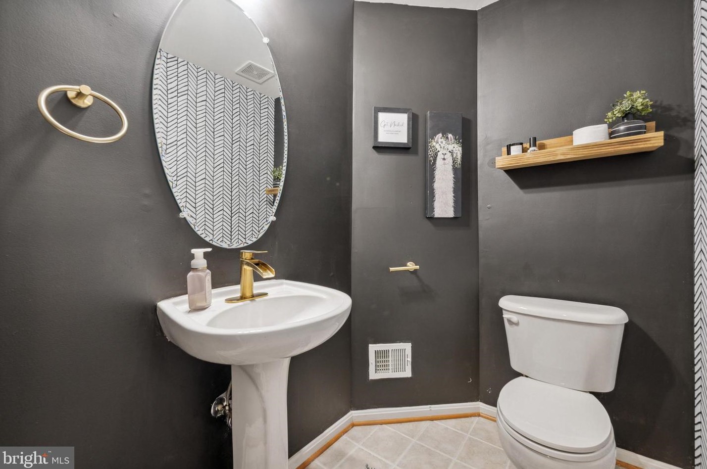 4308 Stone Mountain Ct, Dumfries VA  22025-2033 exterior