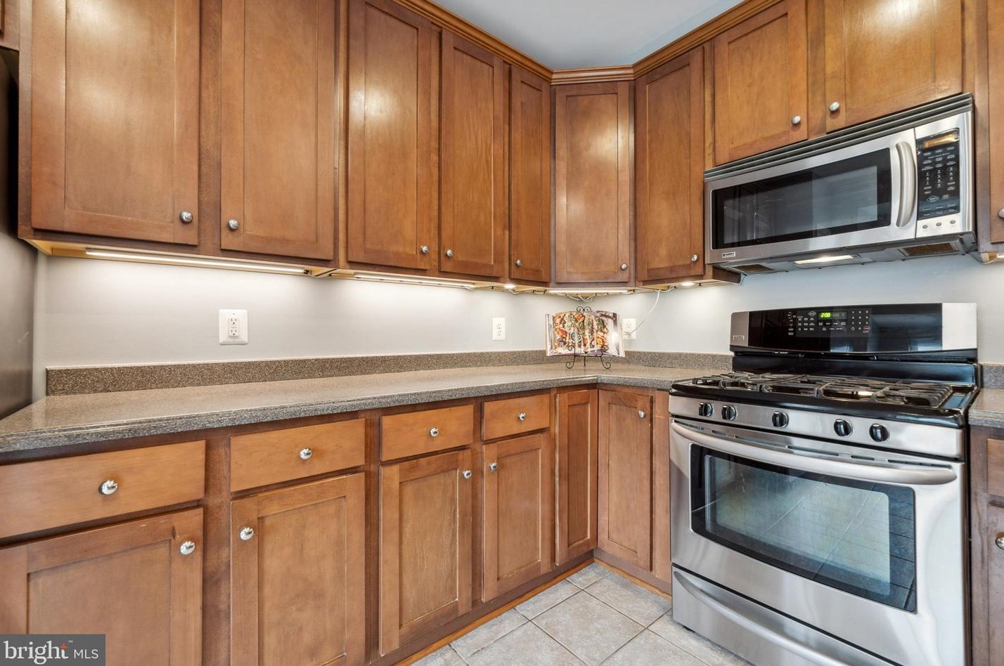 4308 Stone Mountain Ct, Dumfries VA  22025-2033 exterior