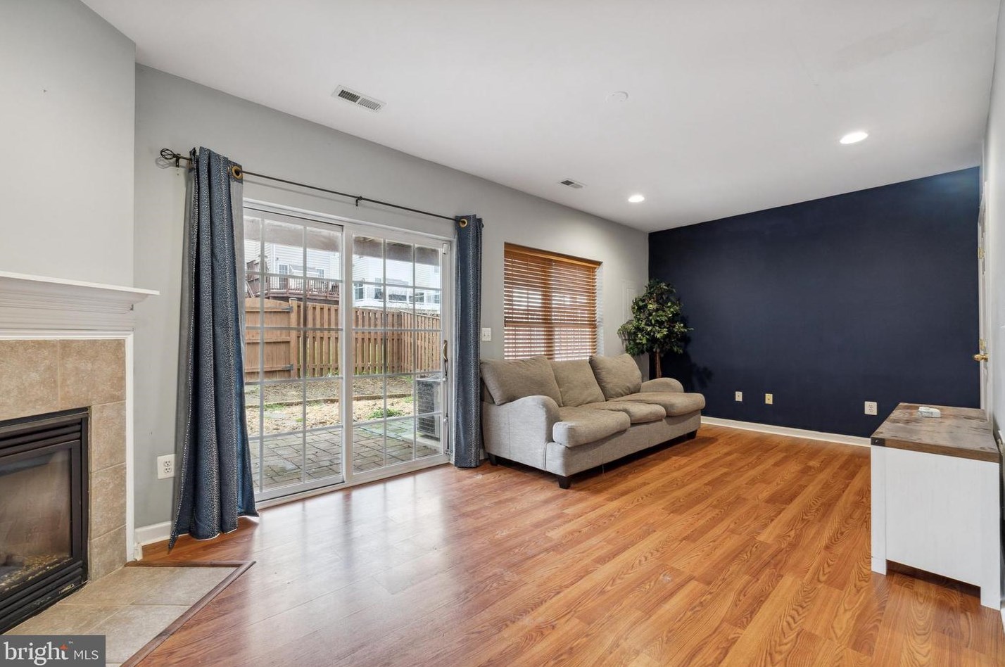 4308 Stone Mountain Ct, Dumfries VA  22025-2033 exterior