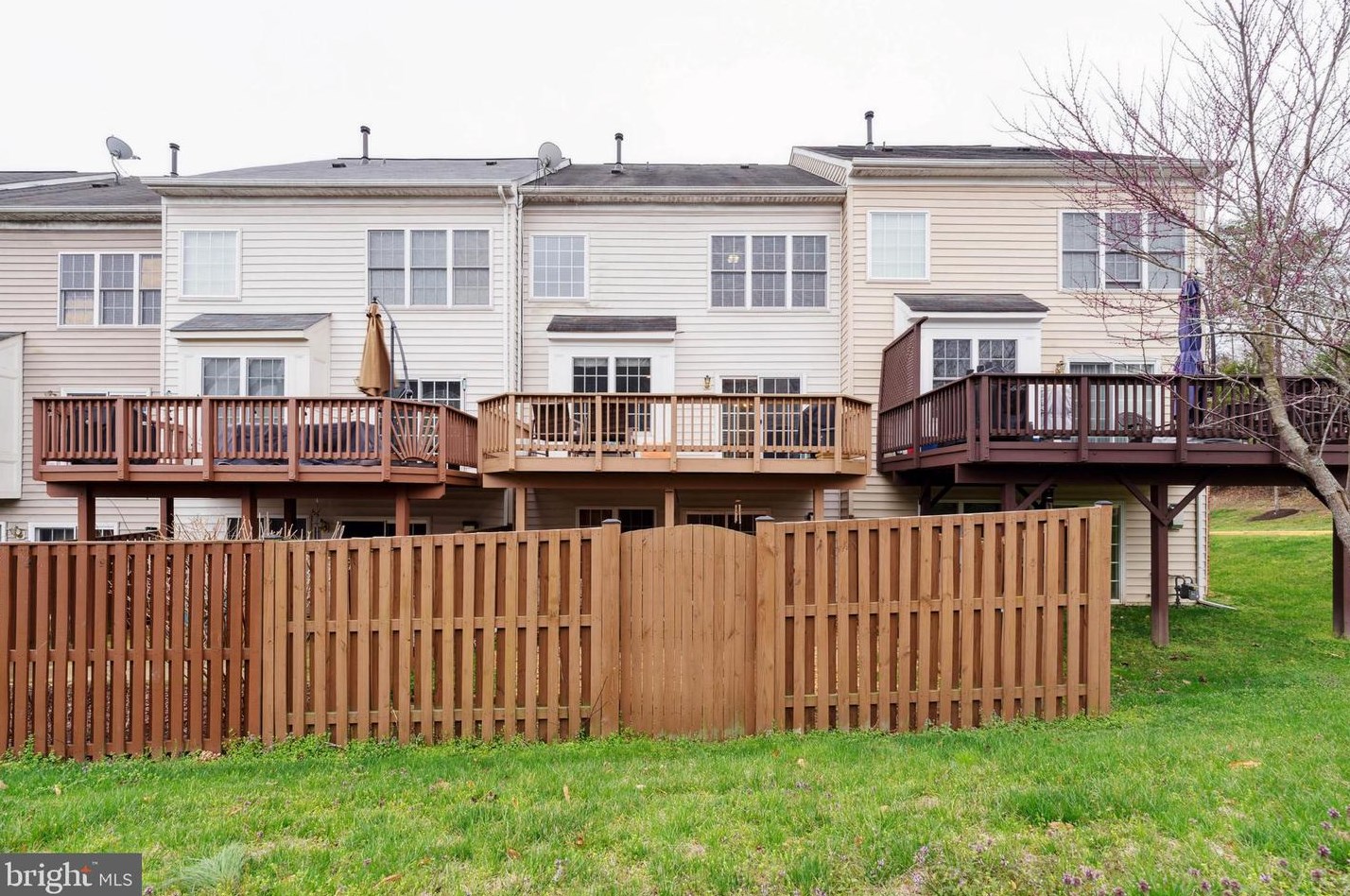 4308 Stone Mountain Ct, Dumfries VA  22025-2033 exterior