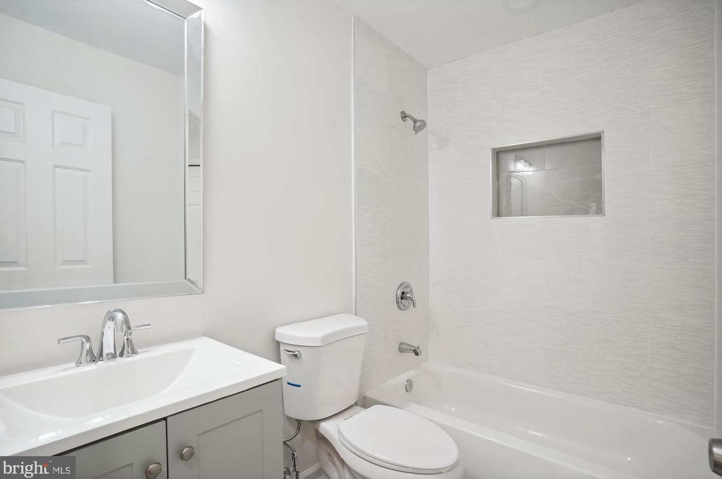 4247 Vals Way, Dumfries VA  22025-1140 exterior