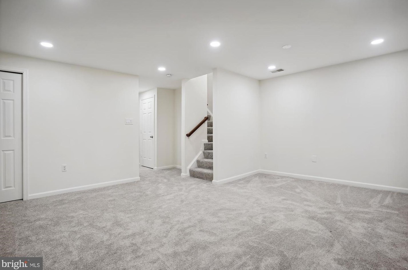 4247 Vals Way, Dumfries VA  22025-1140 exterior