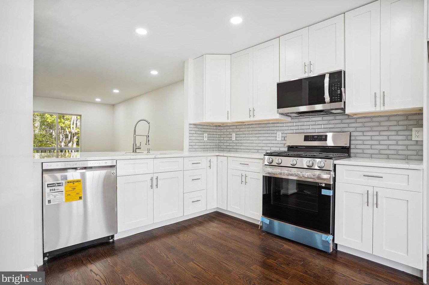 4247 Vals Way, Dumfries VA  22025-1140 exterior