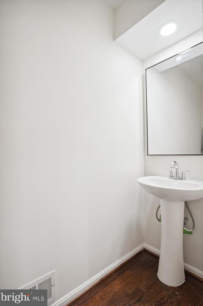 4247 Vals Way, Dumfries VA  22025-1140 exterior