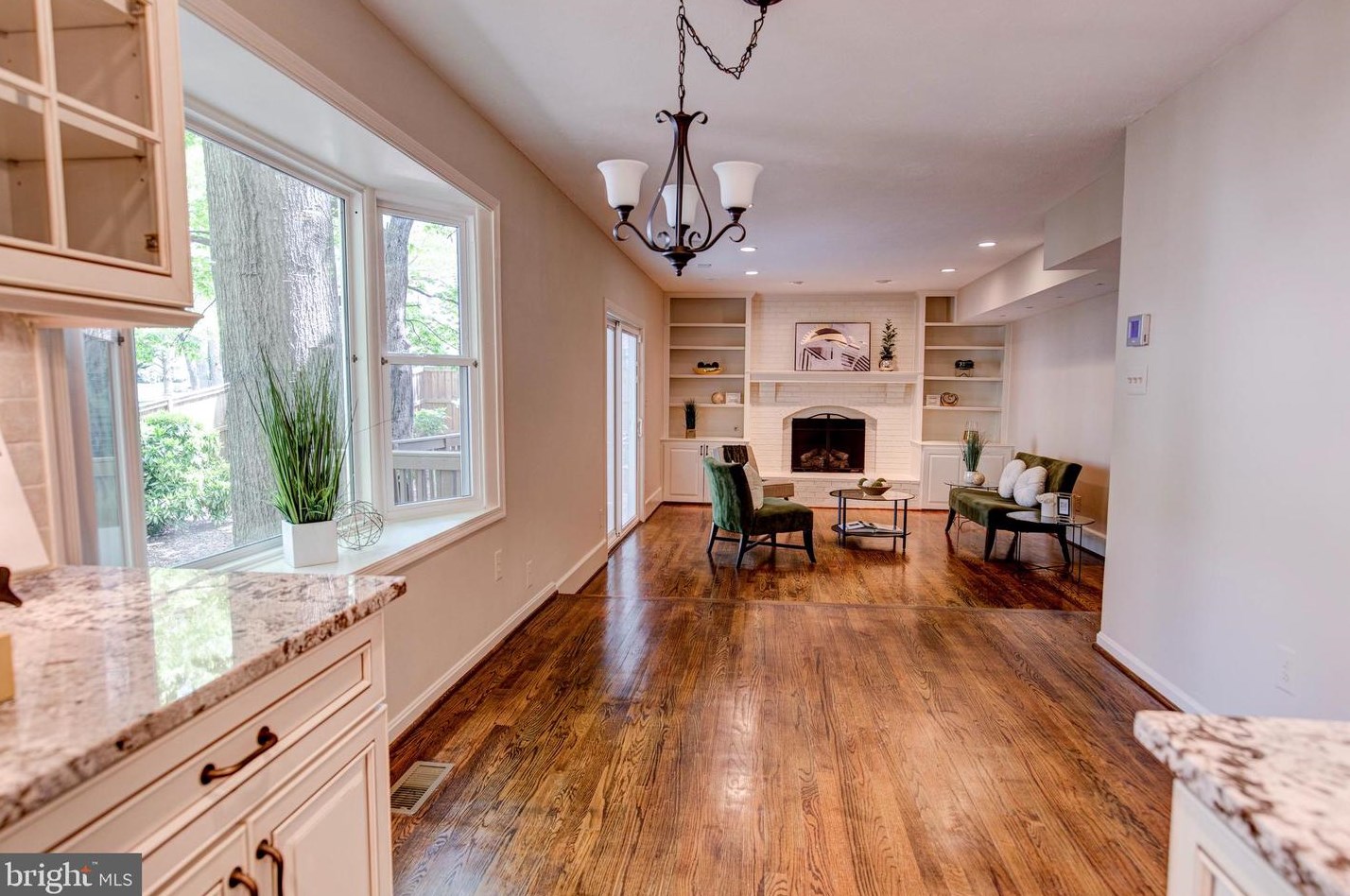 4734 Hickory Nut Pl, Dumfries VA  22025-1046 exterior