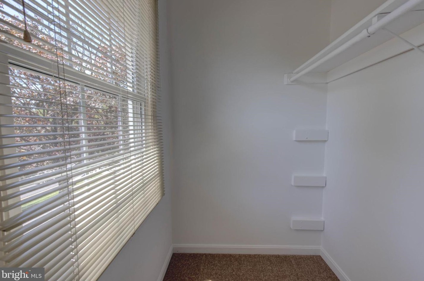 4734 Hickory Nut Pl, Dumfries VA  22025-1046 exterior