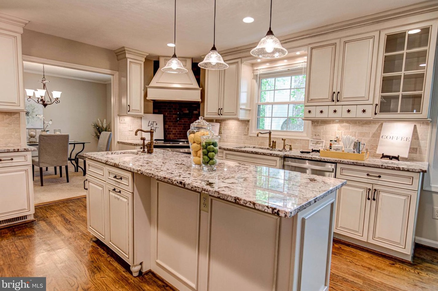 4734 Hickory Nut Pl, Dumfries VA  22025-1046 exterior