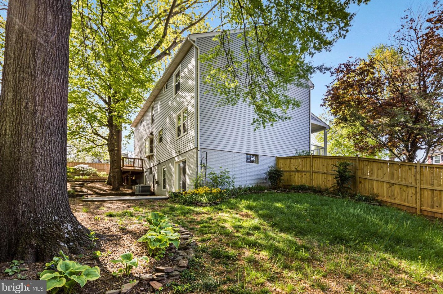 4734 Hickory Nut Pl, Dumfries VA  22025-1046 exterior