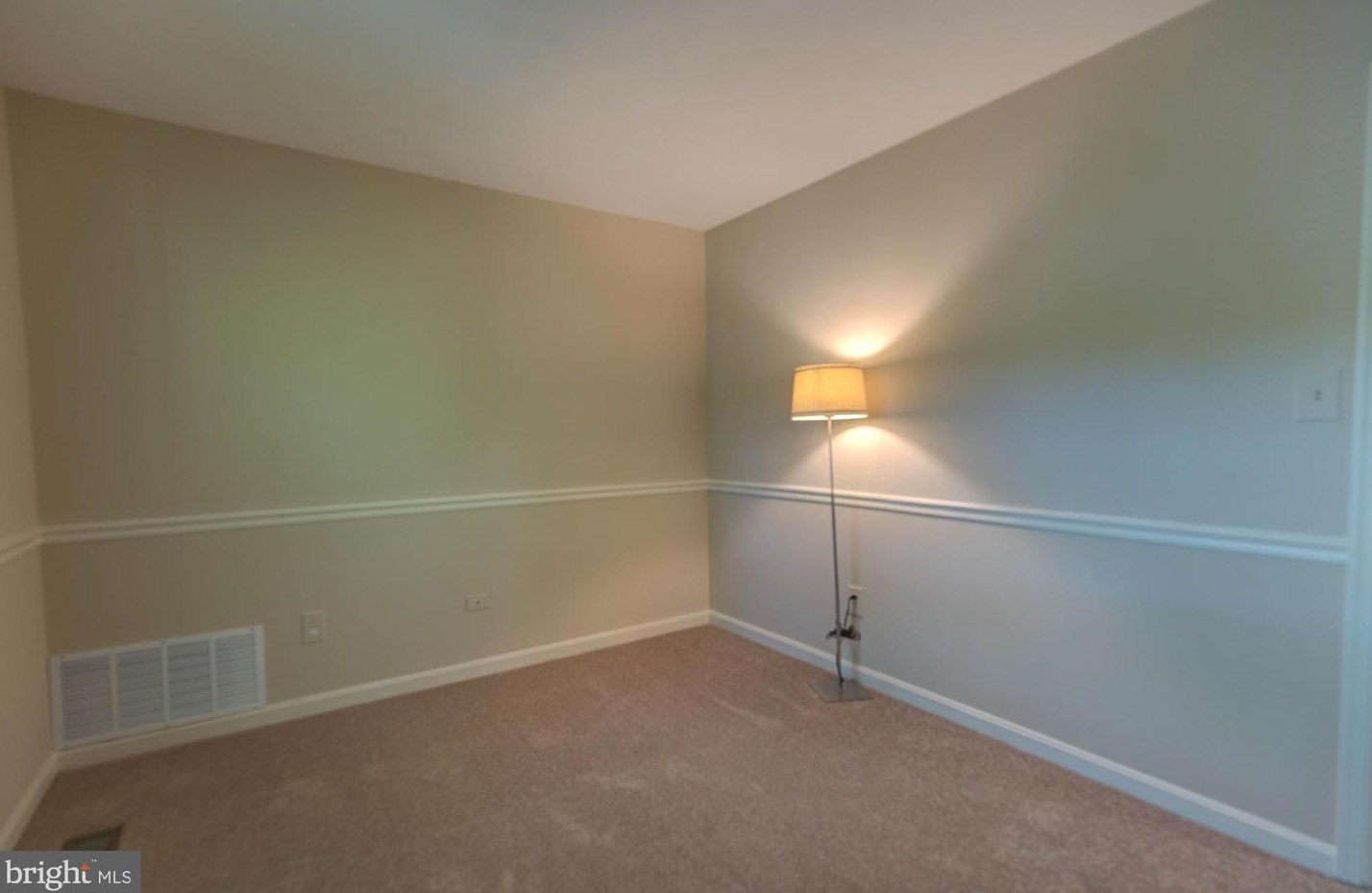 4734 Hickory Nut Pl, Dumfries VA  22025-1046 exterior