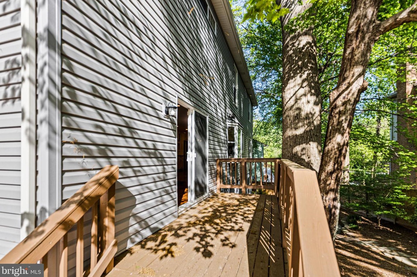 4734 Hickory Nut Pl, Dumfries VA  22025-1046 exterior