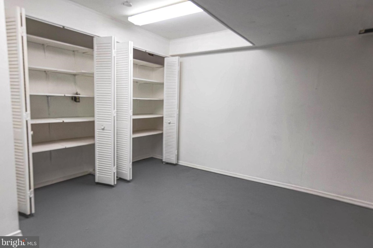 4734 Hickory Nut Pl, Dumfries VA  22025-1046 exterior