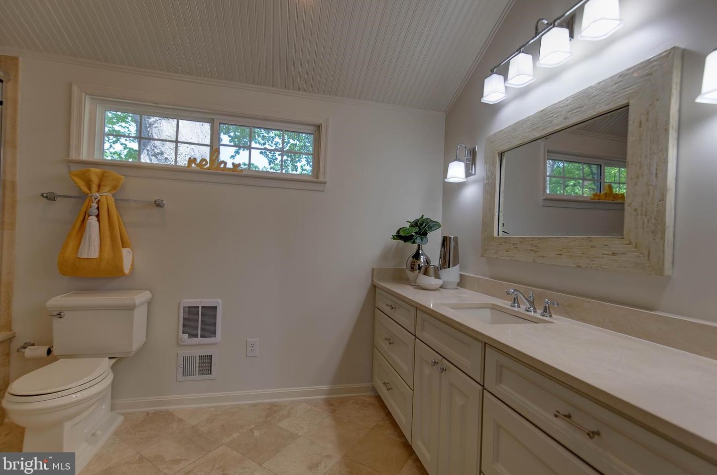 4734 Hickory Nut Pl, Dumfries VA  22025-1046 exterior