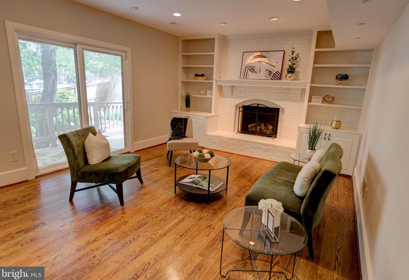 4734 Hickory Nut Pl, Dumfries VA  22025-1046 exterior