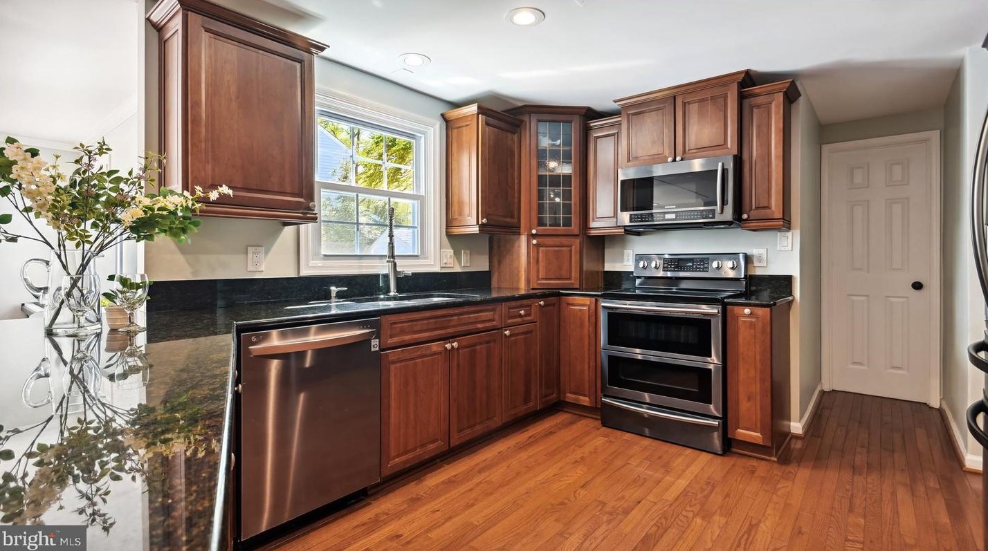 4499 Southwood Pl, Dumfries VA  22025-1004 exterior
