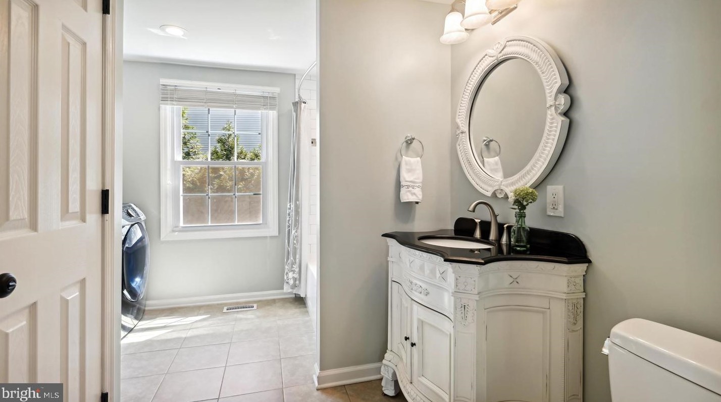 4499 Southwood Pl, Dumfries VA  22025-1004 exterior