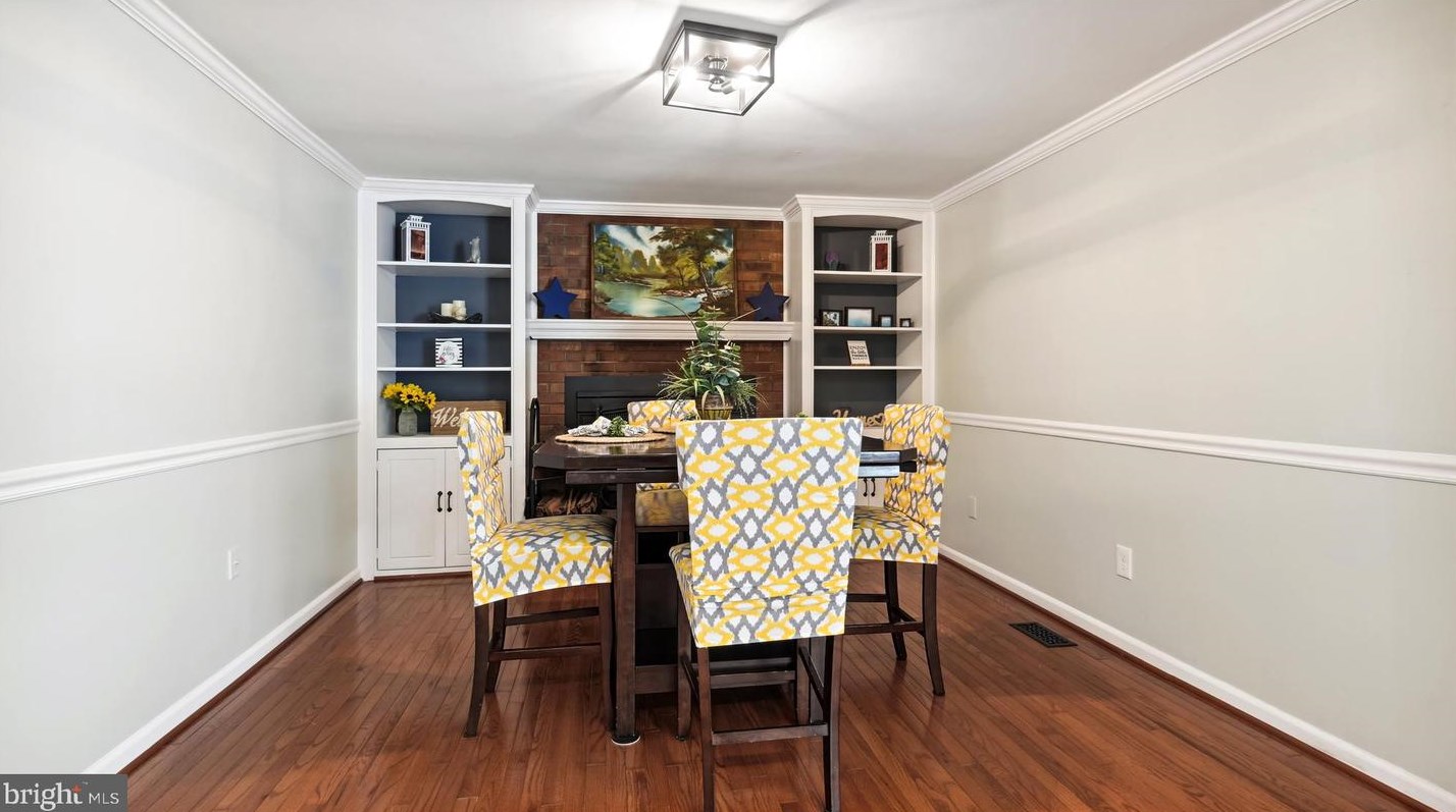 4499 Southwood Pl, Dumfries VA  22025-1004 exterior