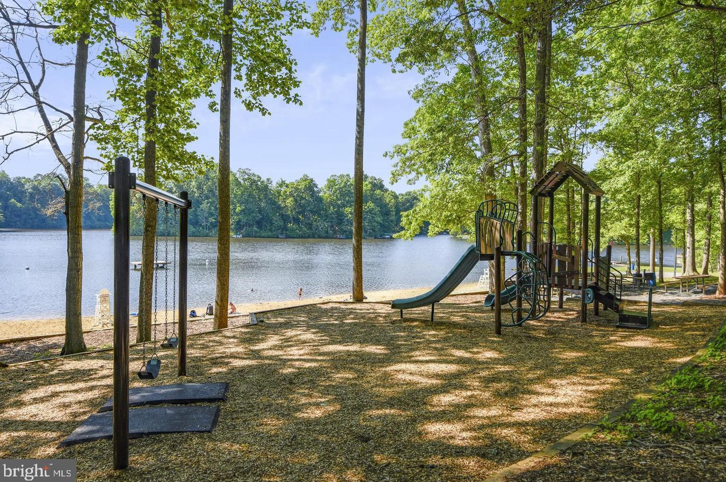 4499 Southwood Pl, Dumfries VA  22025-1004 exterior