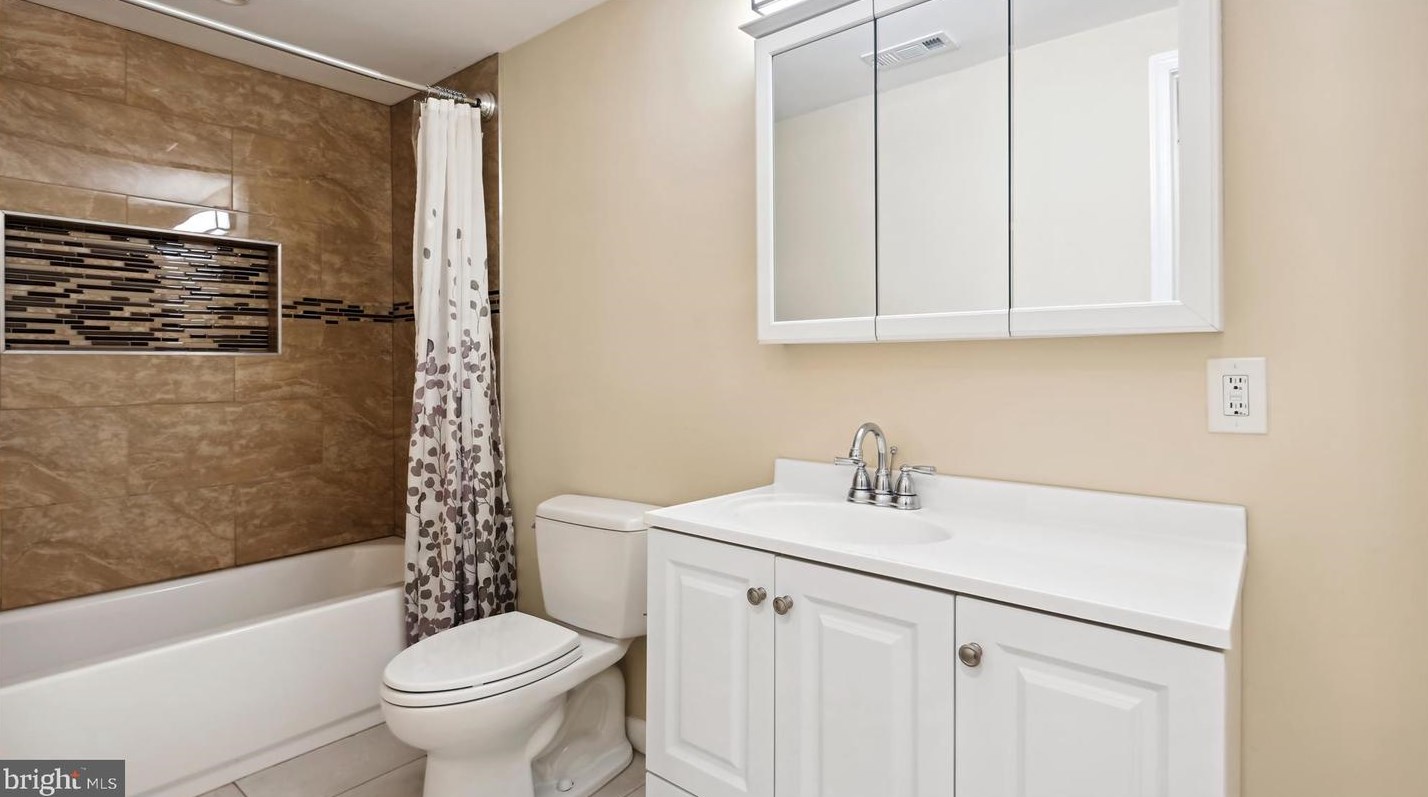 4499 Southwood Pl, Dumfries VA  22025-1004 exterior