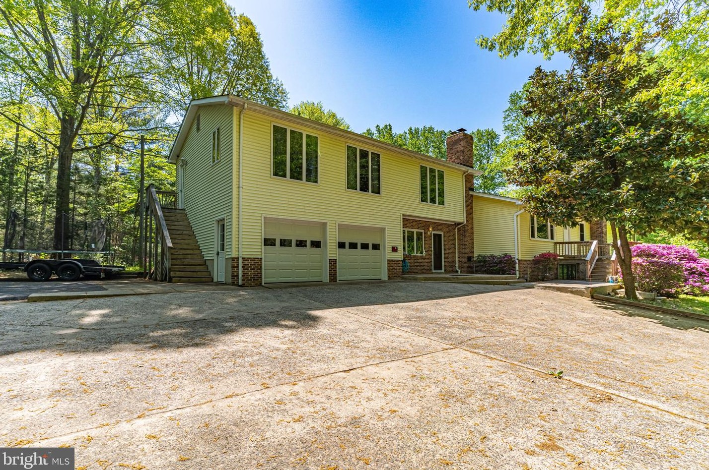 8907 Christine Pl, Manassas VA  20112-3173 exterior
