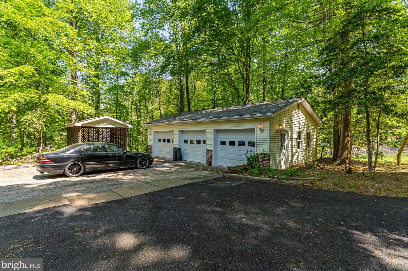 8907 Christine Pl, Manassas VA  20112-3173 exterior