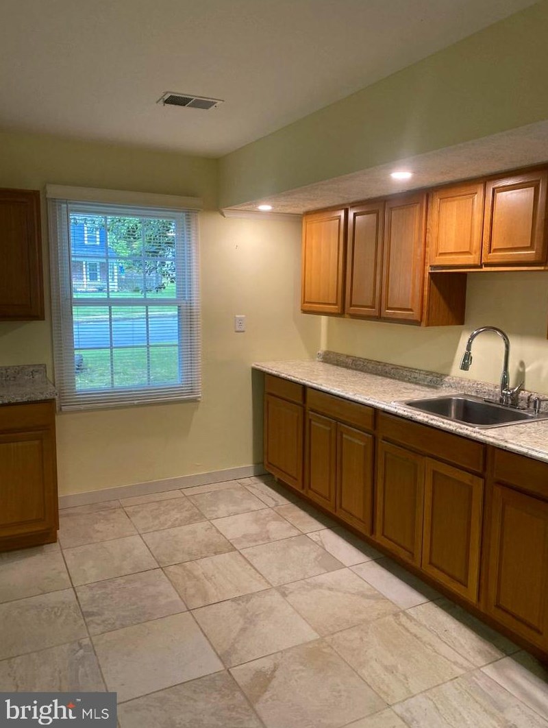 15902 Moncure Dr, Dumfries VA  22025-1352 exterior
