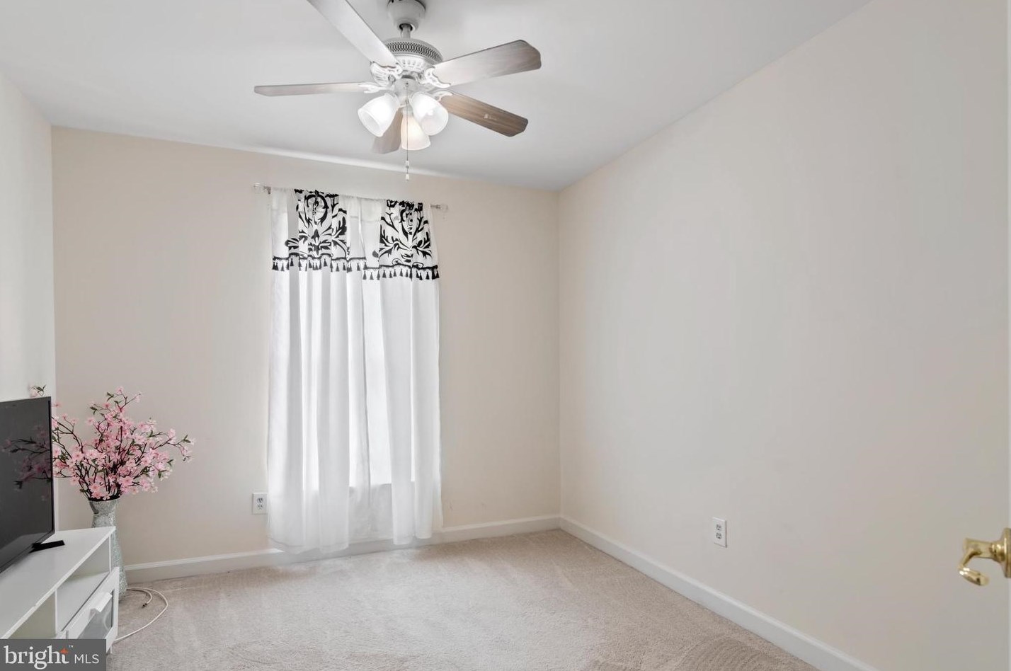 14104 Madrigal Dr, Woodbridge VA  22193-5948 exterior