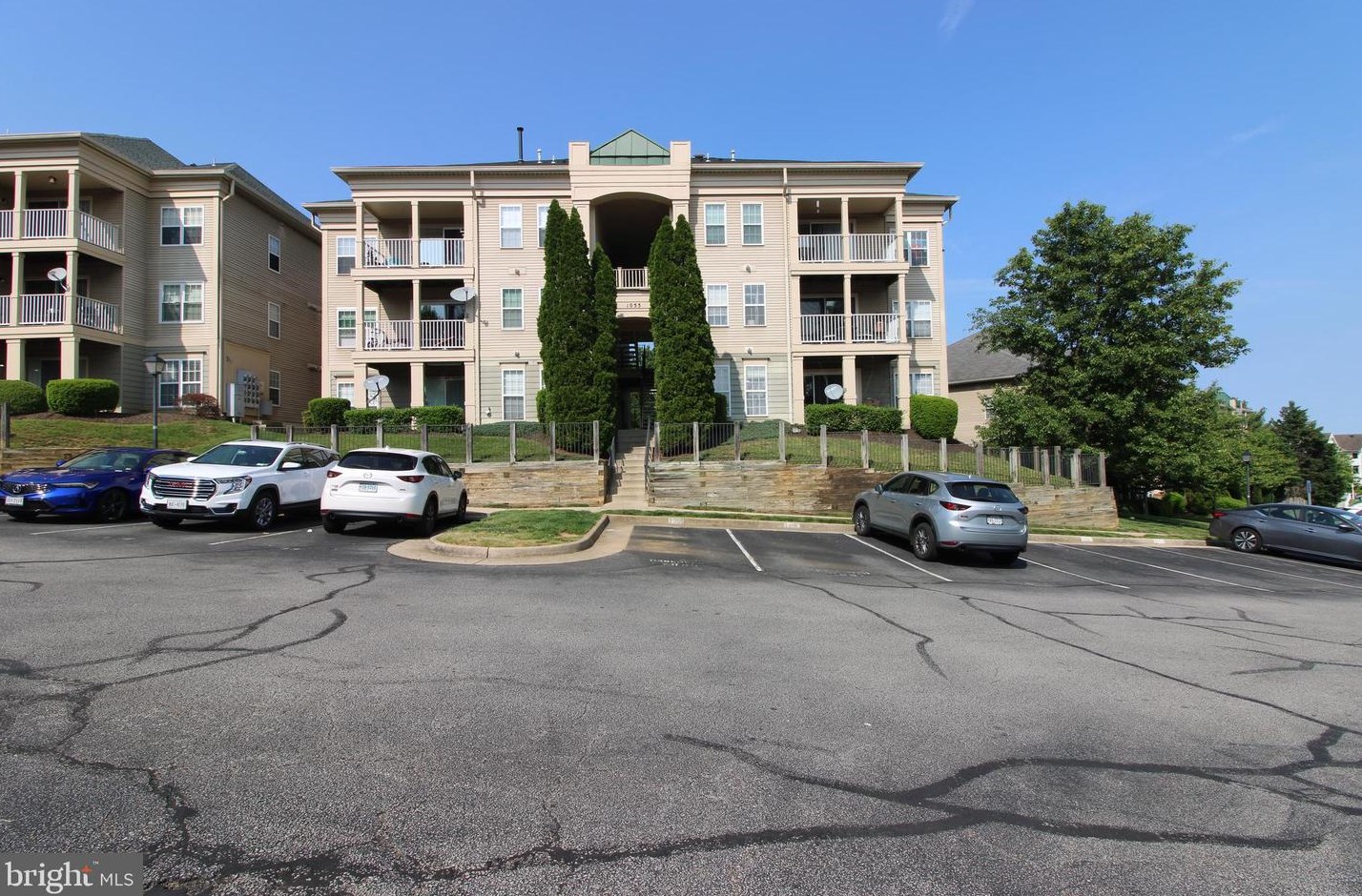 1055 Gardenview Loop, Woodbridge VA  22191-1964 exterior