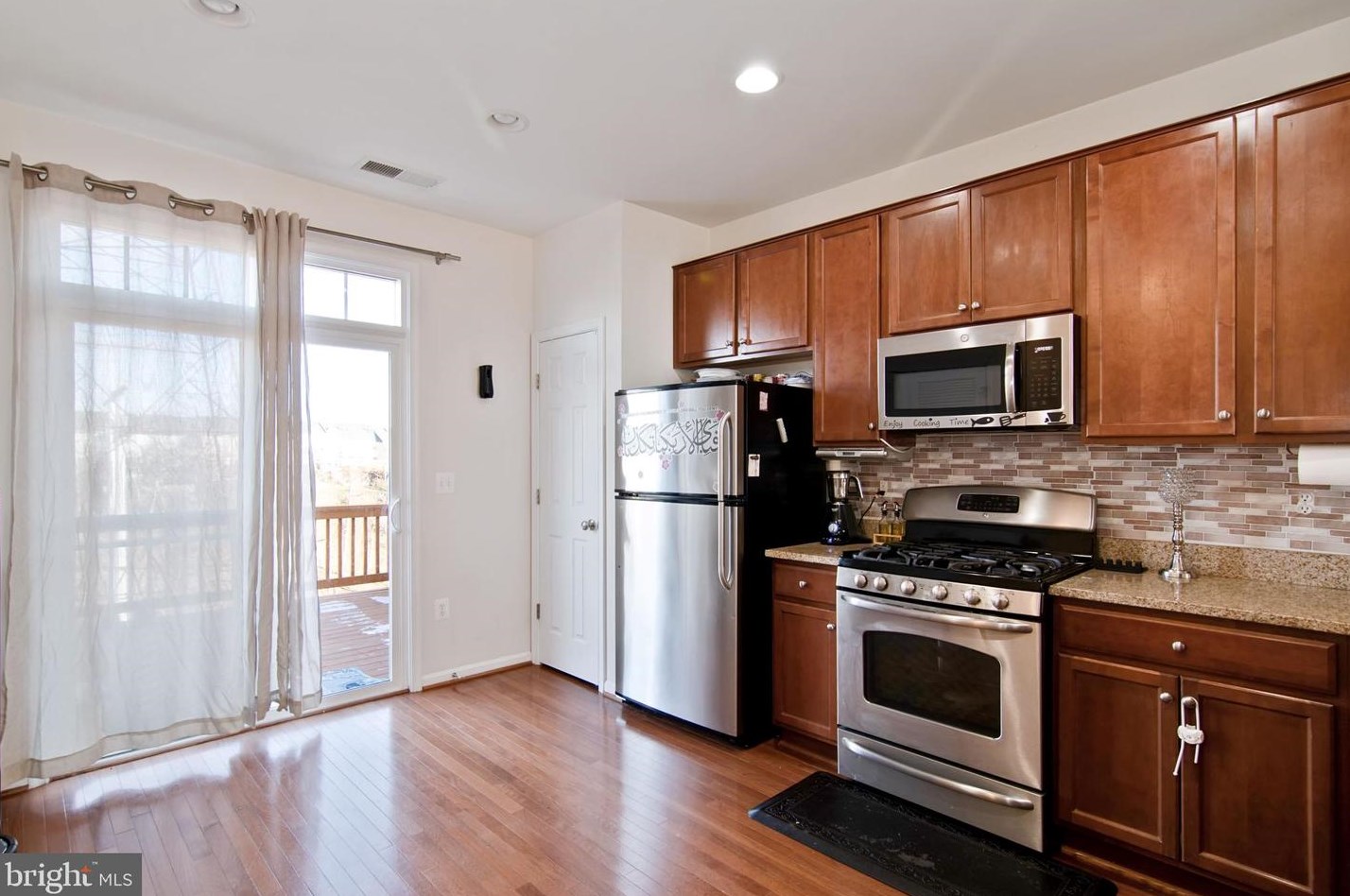 15739 John Diskin Cir, Woodbridge VA  22191-6551 exterior