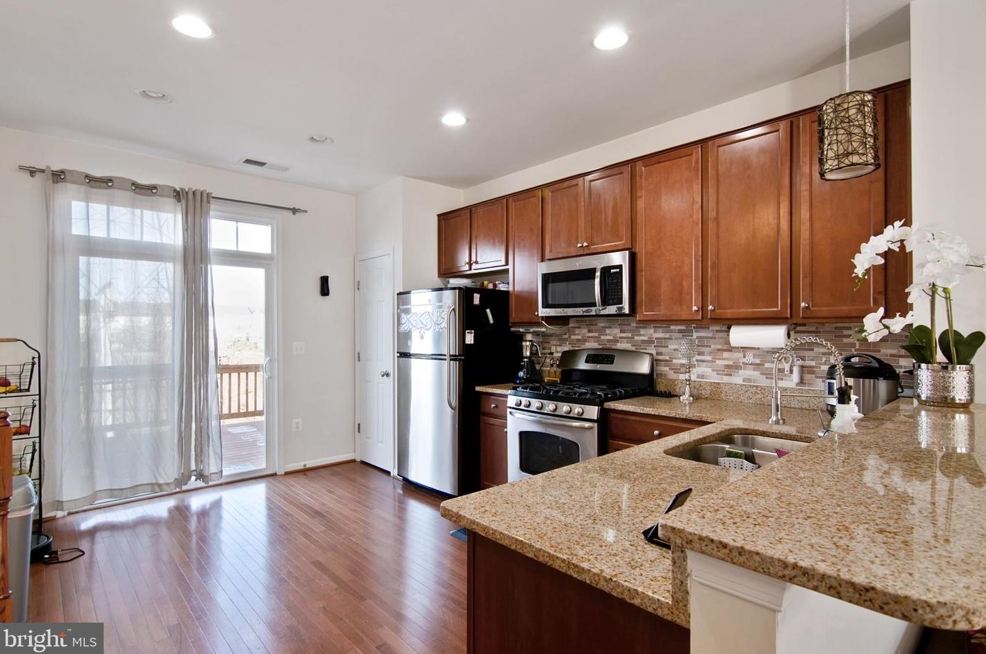 15739 John Diskin Cir, Woodbridge VA  22191-6551 exterior