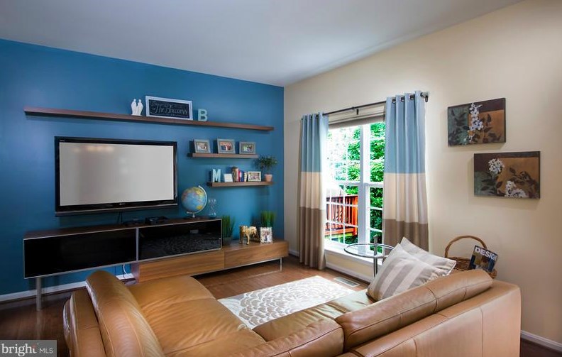 8330 Leighlex Ct, Manassas VA  20111-5268 exterior