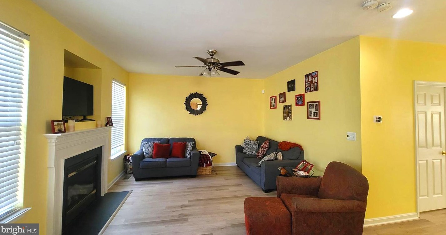 8909 Hanson Grv Ct, Manassas VA 20109-4810 exterior