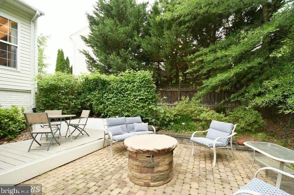 17544 October Glory Loop, Dumfries VA  22026-4548 exterior