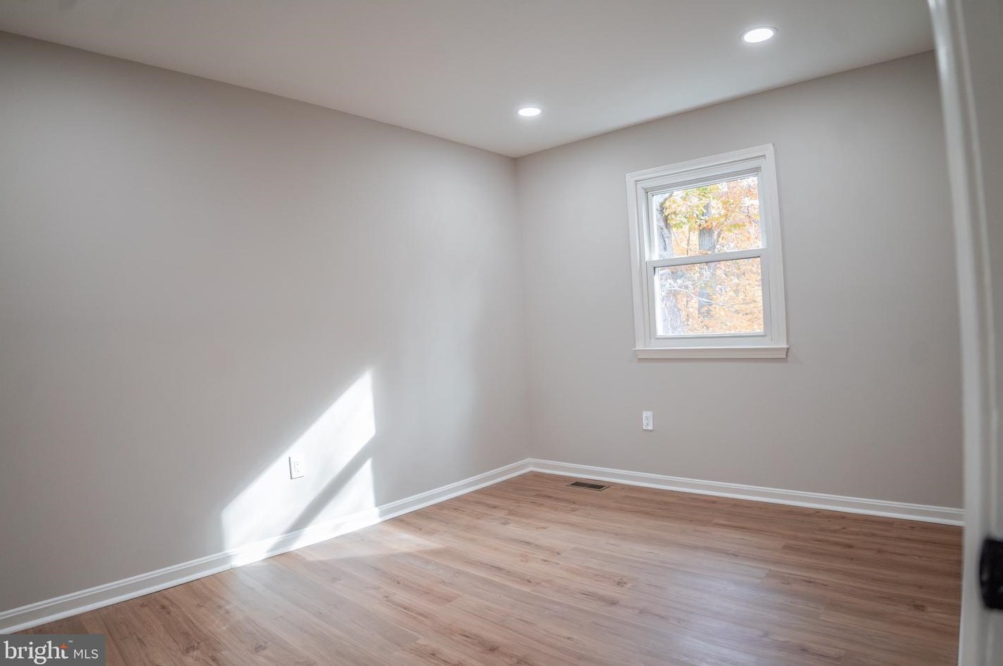 2001 Mayflower Dr, Woodbridge VA  22192-2322 exterior