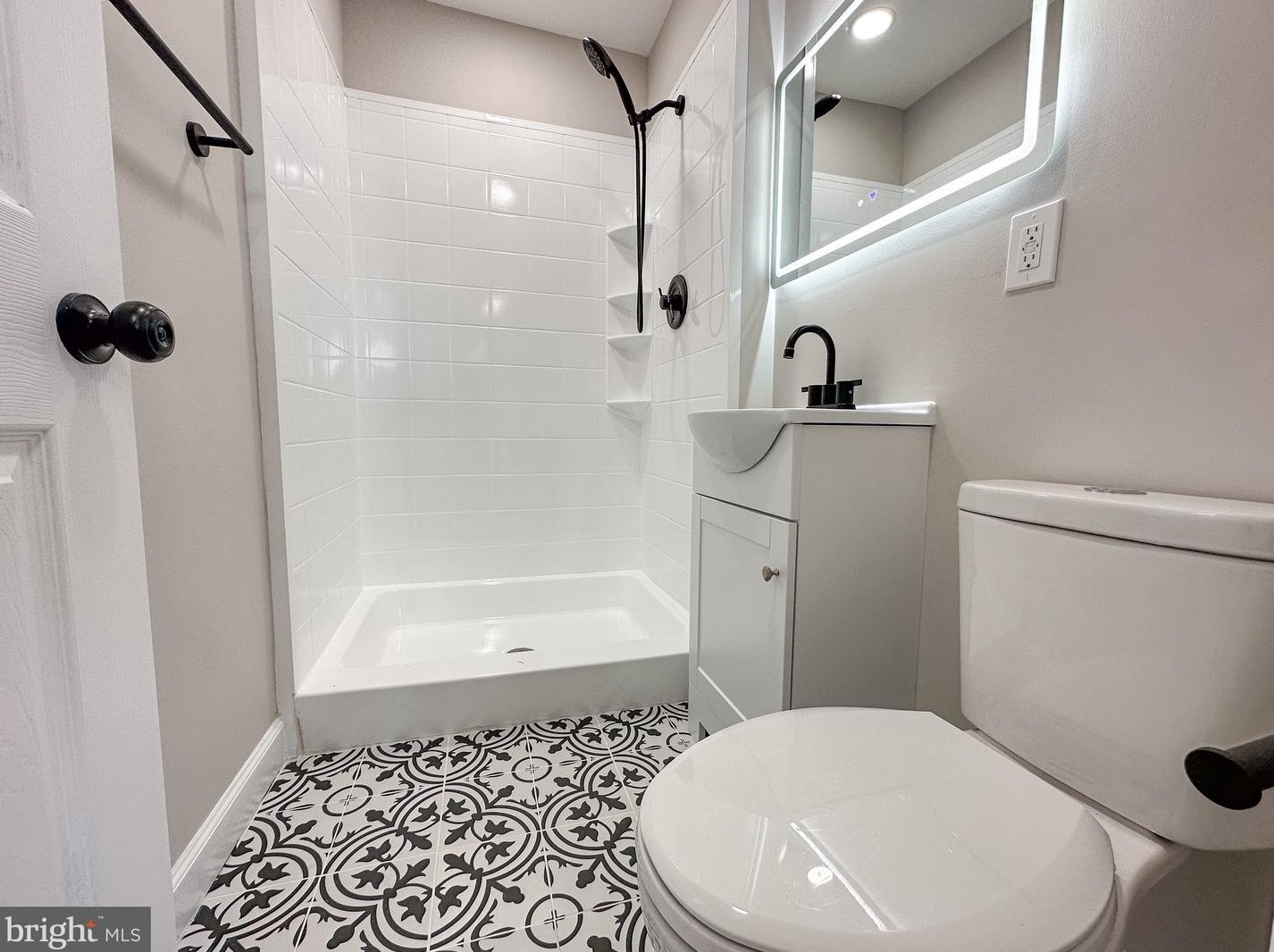 2001 Mayflower Dr, Woodbridge VA  22192-2322 exterior