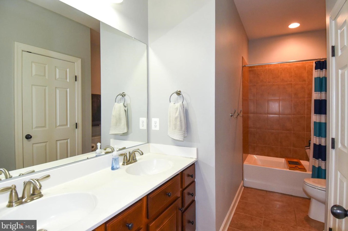16534 Louisville Pl, Woodbridge VA  22191-4452 exterior