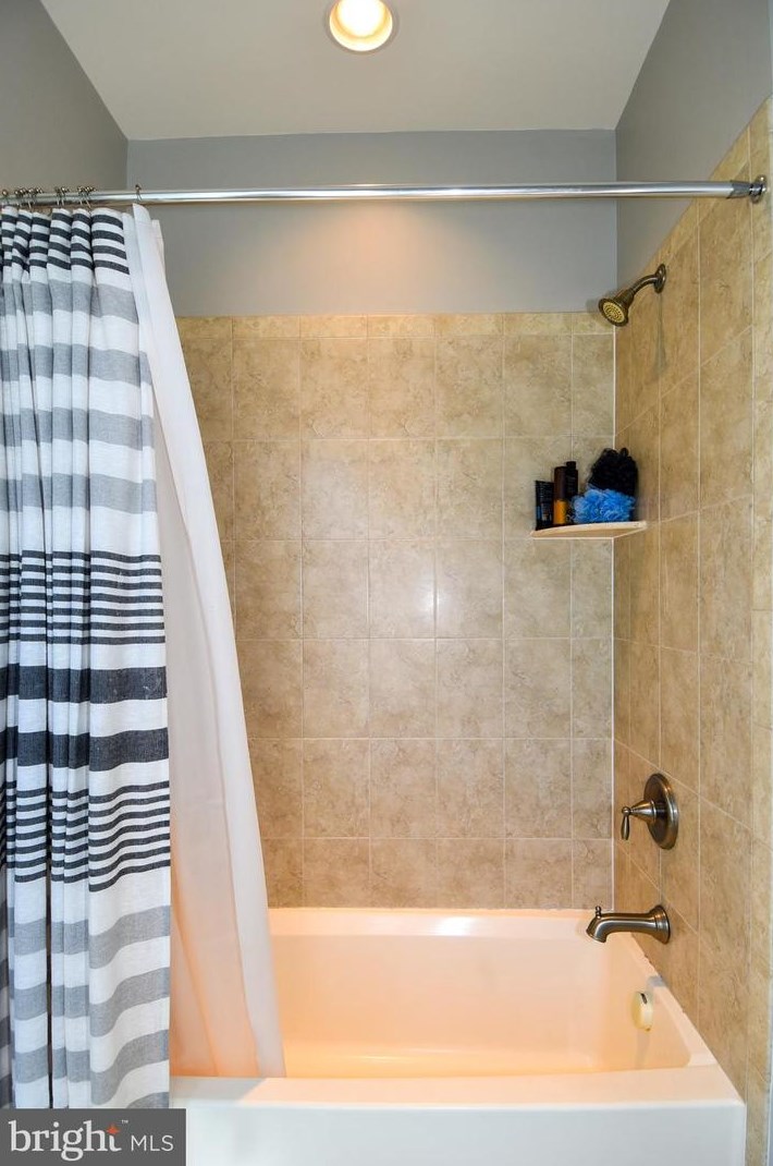 16534 Louisville Pl, Woodbridge VA  22191-4452 exterior