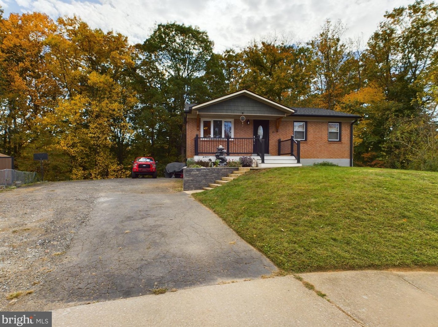4801 Kempair Dr, Woodbridge VA  22193-4632 exterior